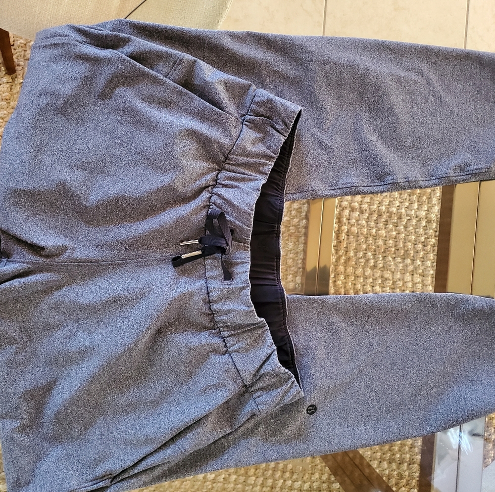 Lululemon grey joggers size 6